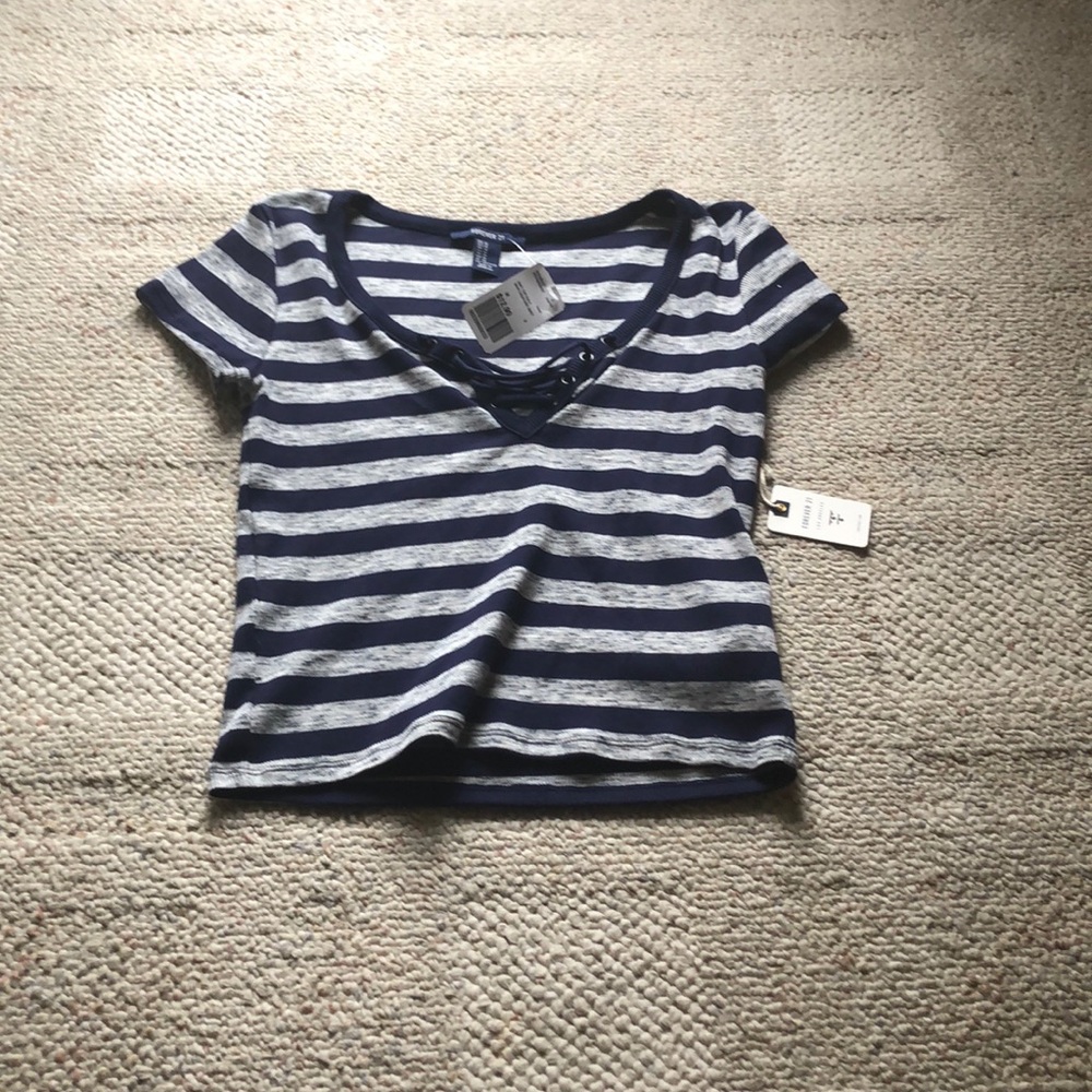 🌷Forever 21 v-neck